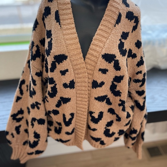 Abercrombie \u0026 Fitch Sweaters | Abercrombie \u0026 Fitch Leopard Print, Bell Sleeve Cardigan | Color: Brown/Tan | Size: M | Lhughel's Closet